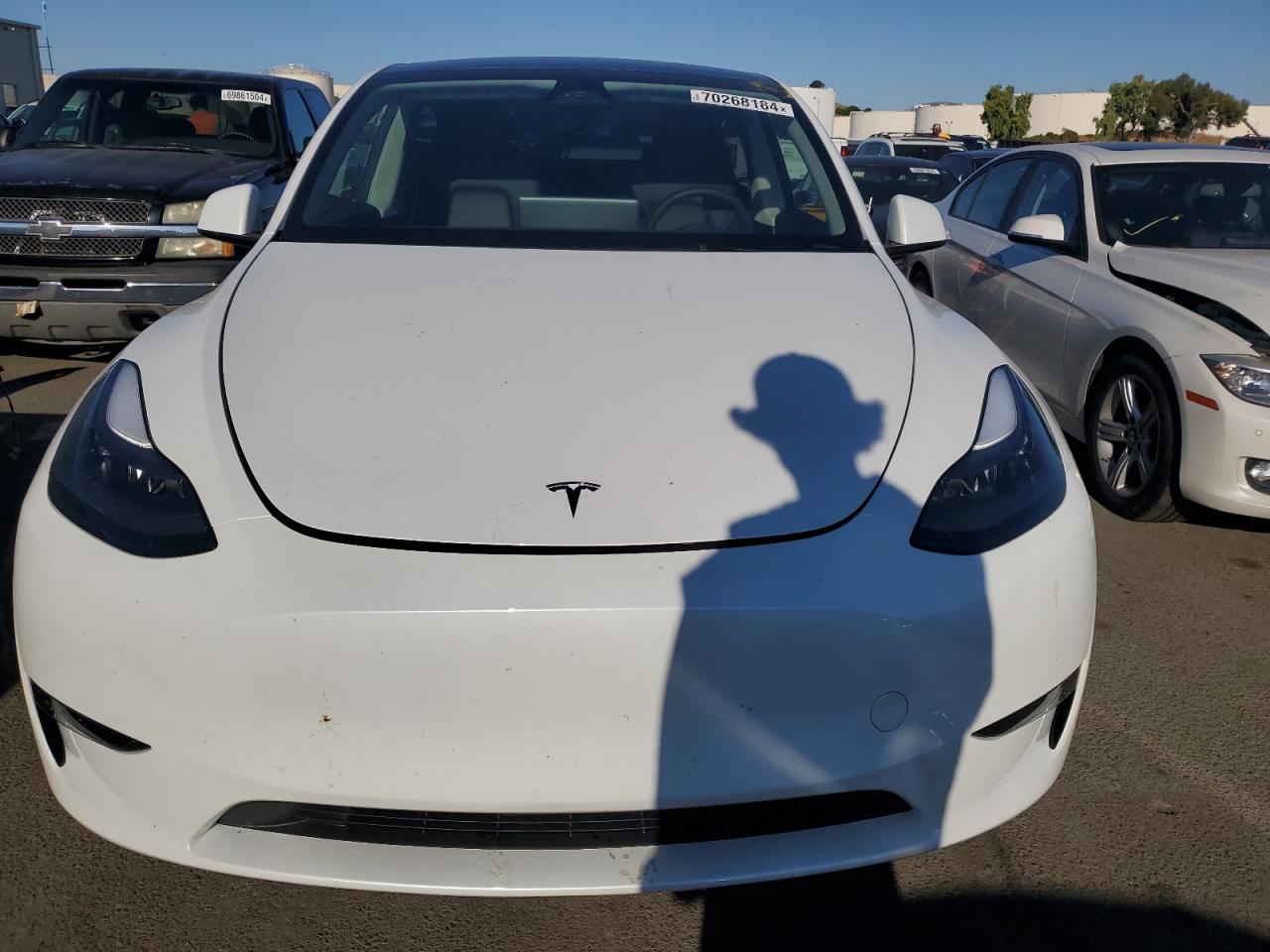 2024 Tesla Model Y VIN: 7SAYGDEE8RF076769 Lot: 70268184