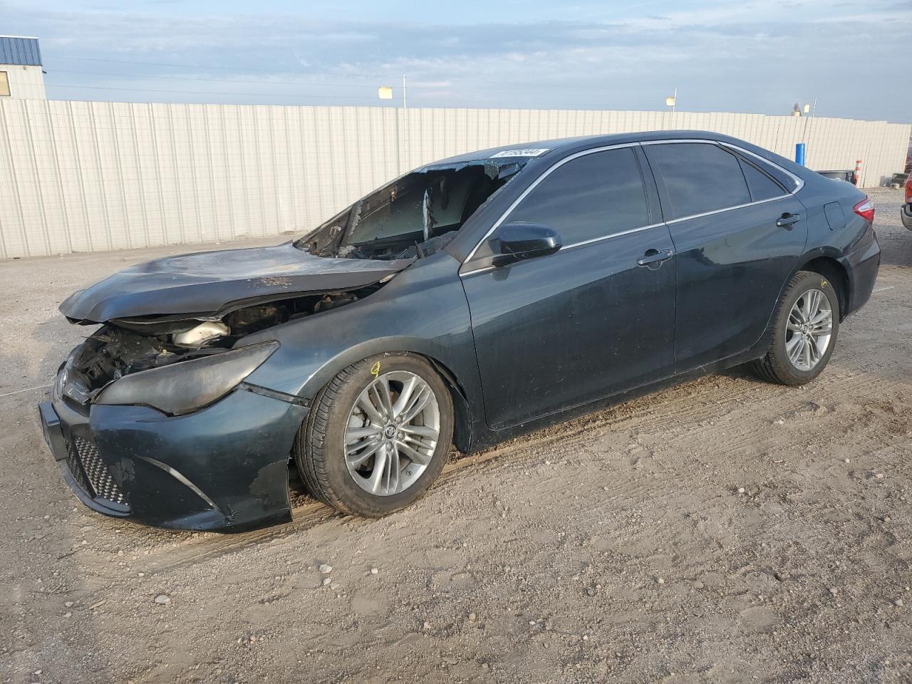 VIN 4T1BF1FK2GU612284 2016 TOYOTA CAMRY no.1