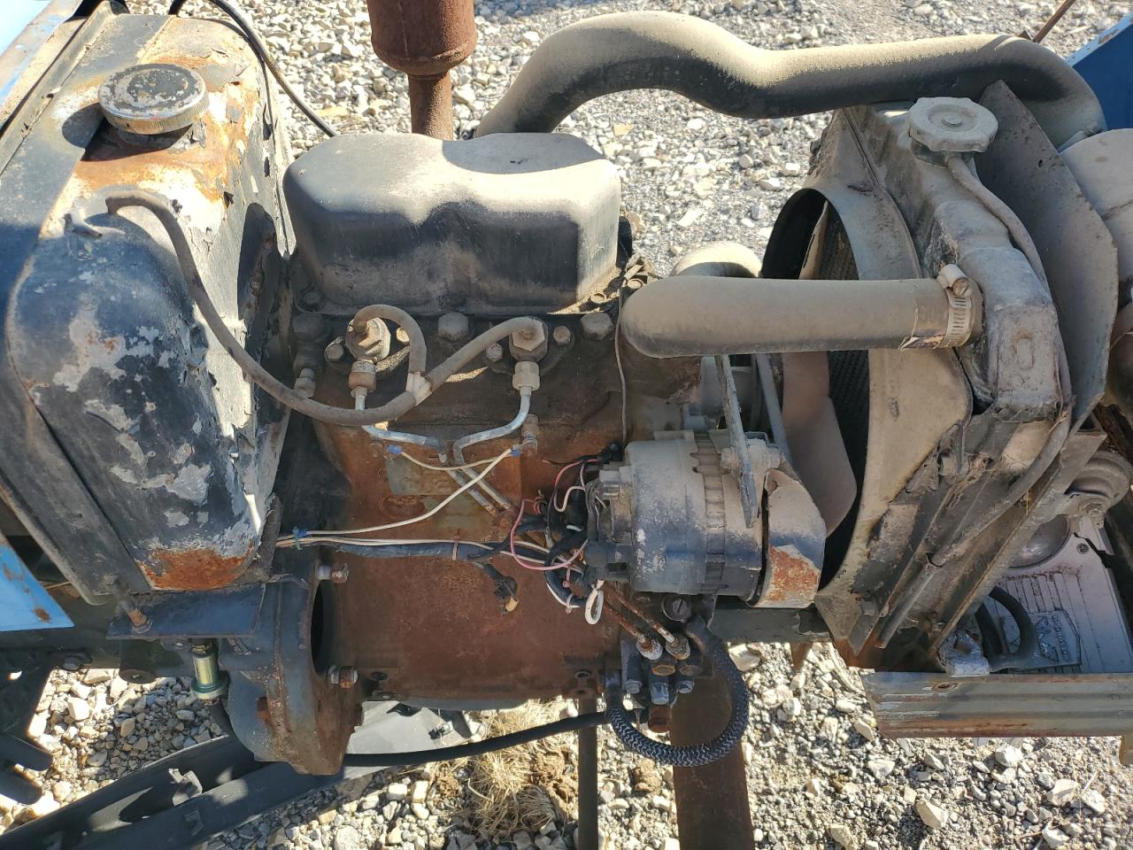 G42400100 2000 Mitsubishi D2650 Trac