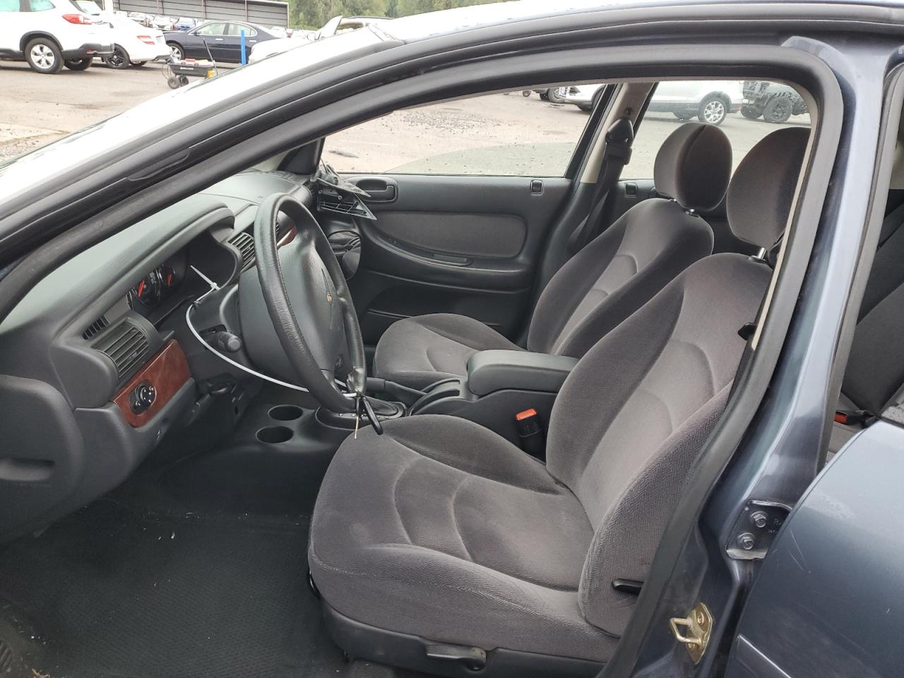 2002 Chrysler Sebring - Image 7