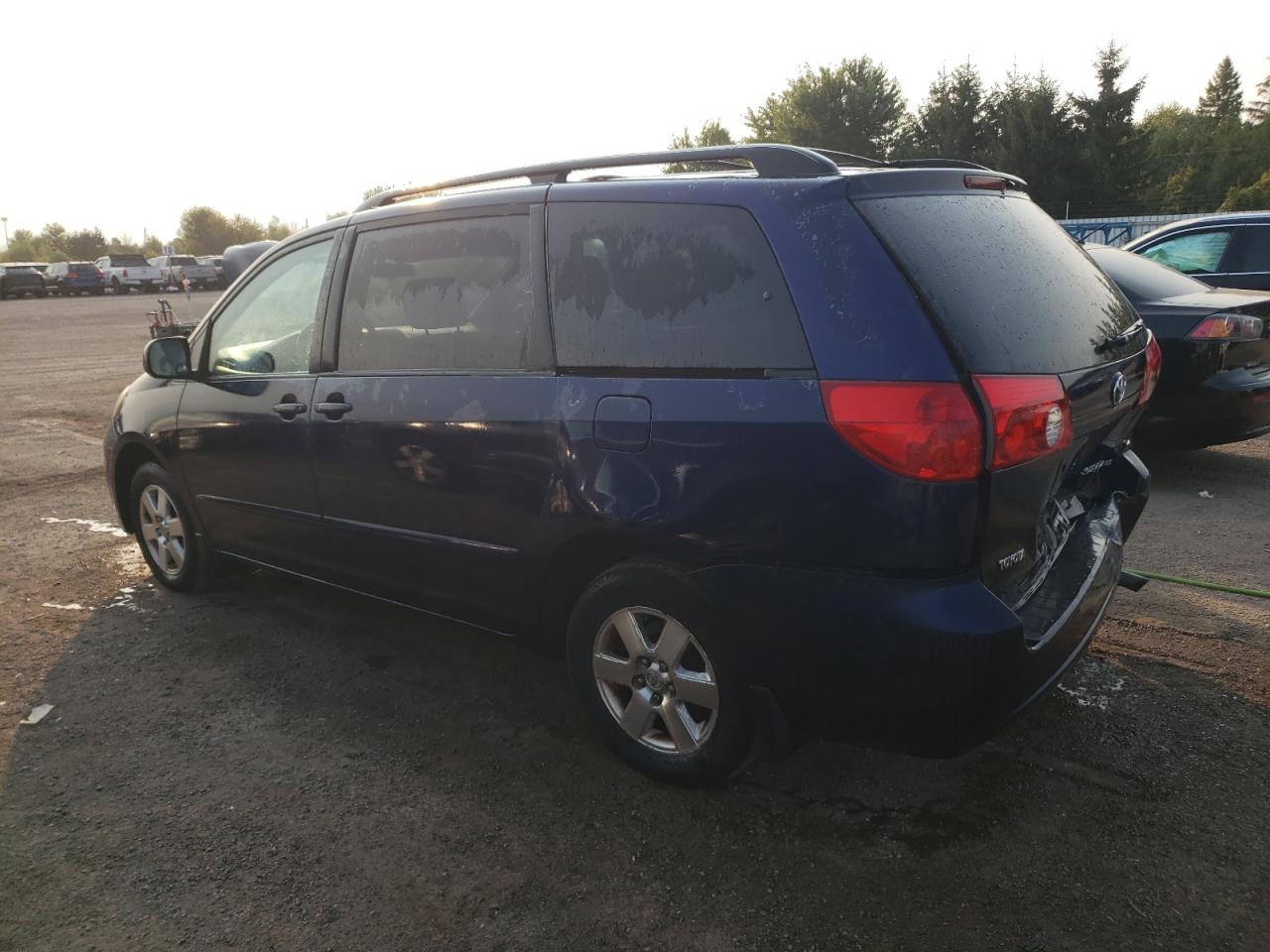2006 Toyota Sienna - Image 2