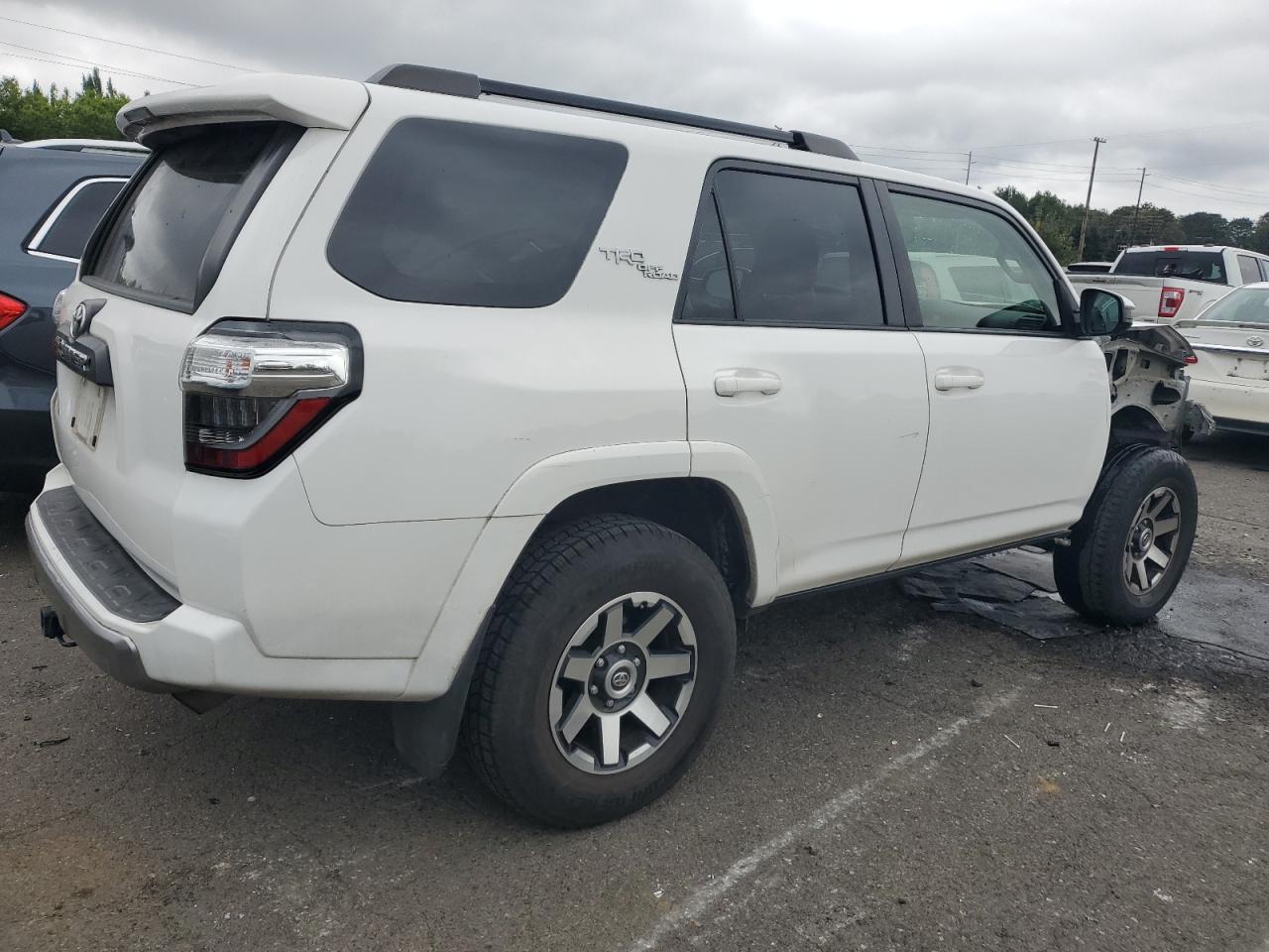 VIN JTEBU5JR2K5669167 2019 TOYOTA 4RUNNER no.3