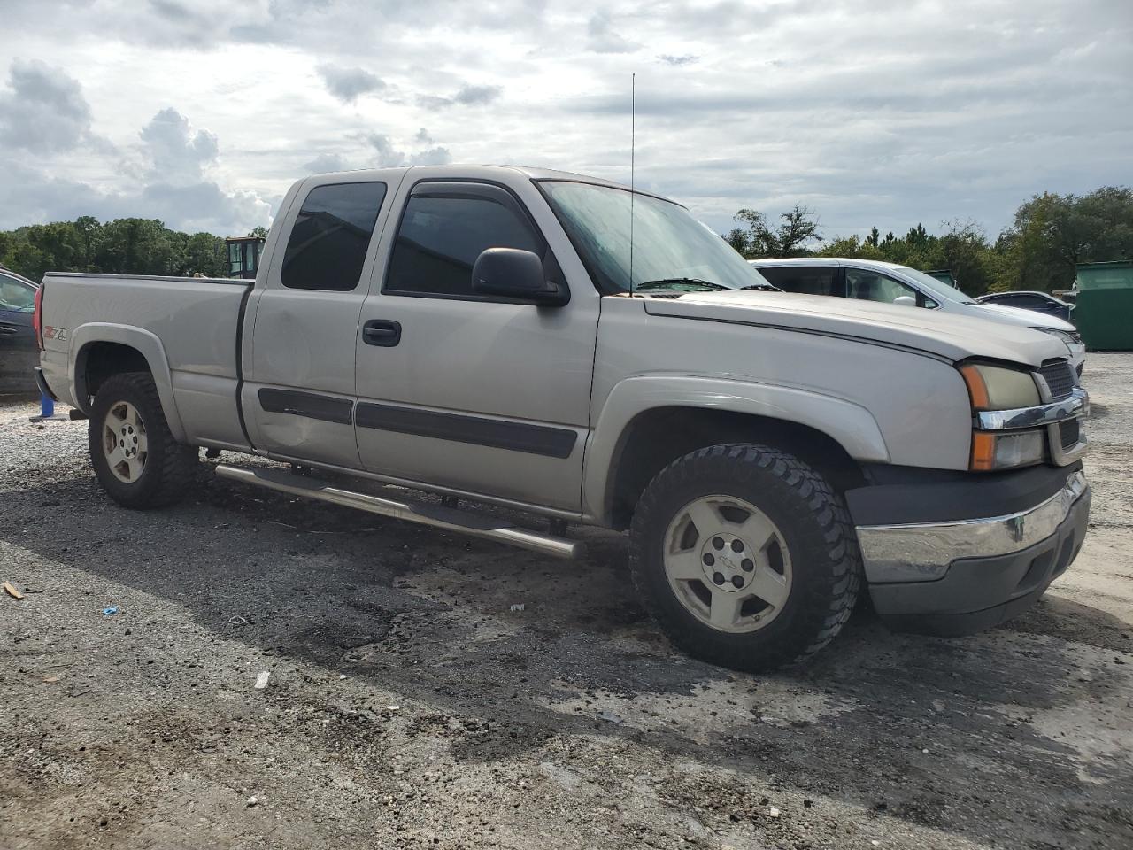 2005 Chevrolet Silverado - Image 4