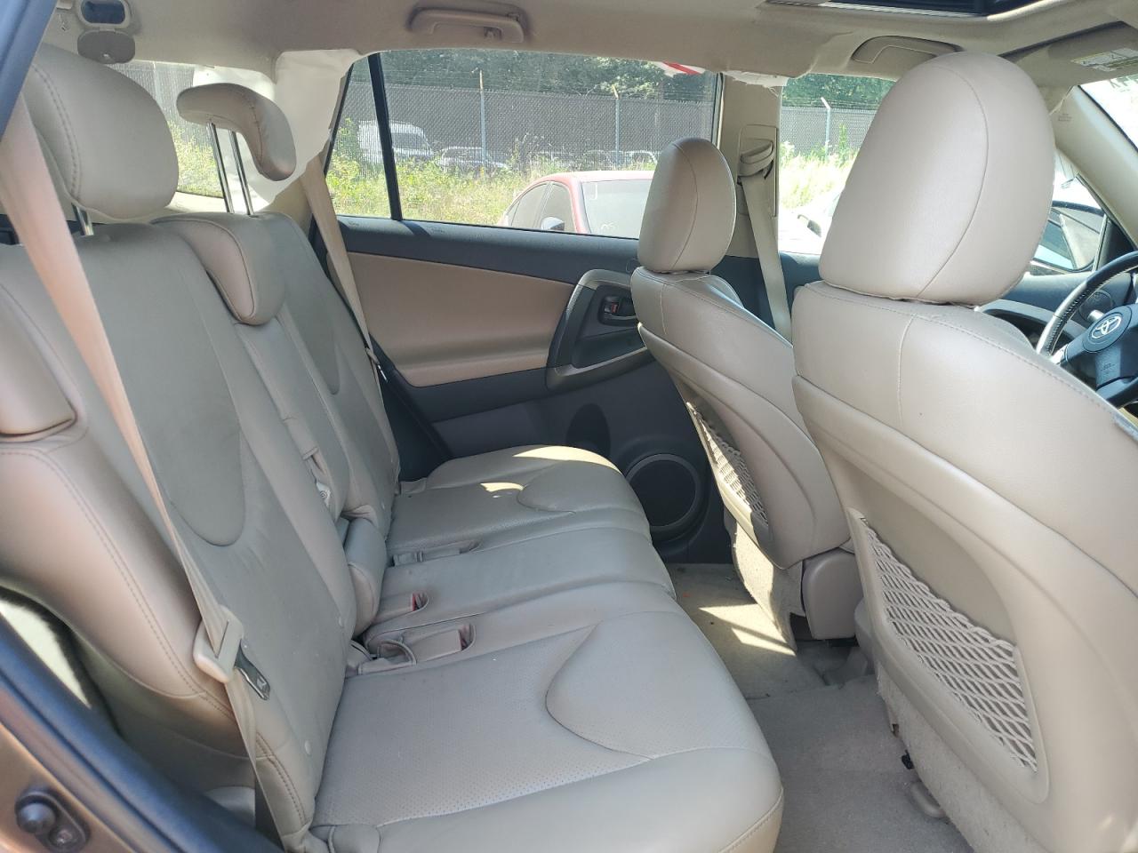 2011 Toyota RAV 4 - Image 11
