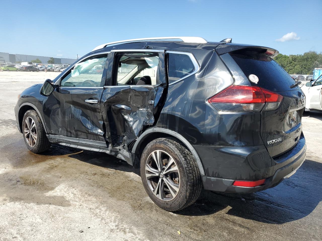 JN8AT2MV6KW372265 2019 NISSAN ROGUE - Image 2
