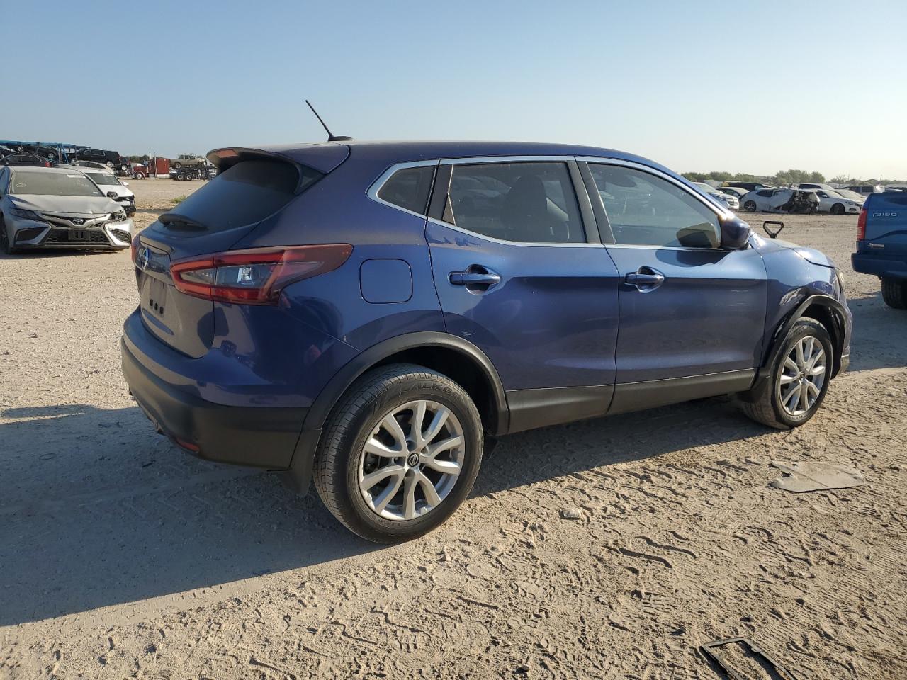 2020 Nissan Rogue - Image 3