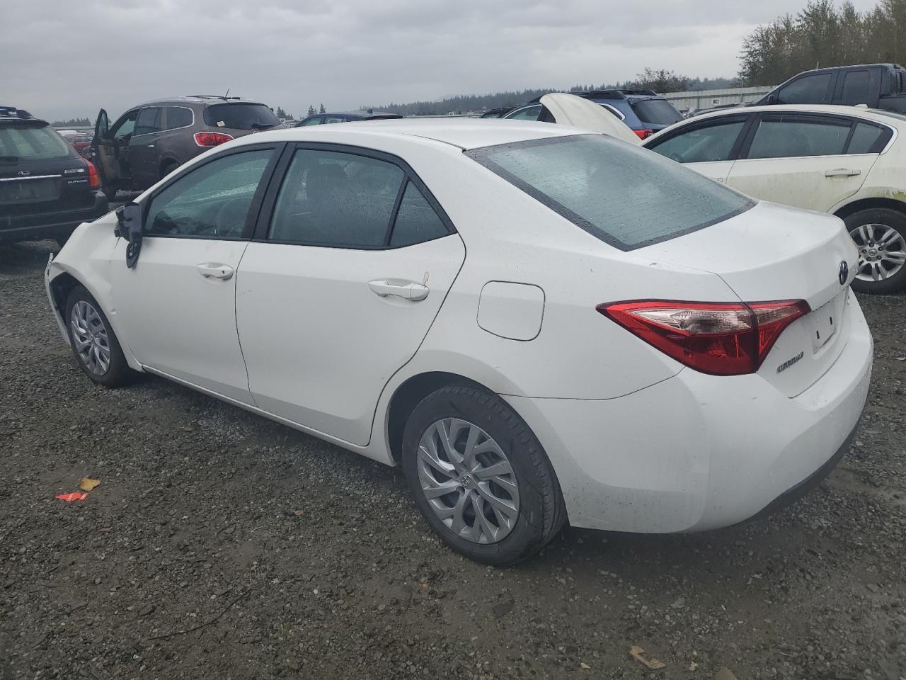 5YFBURHE4HP613645 2017 TOYOTA COROLLA - Image 2