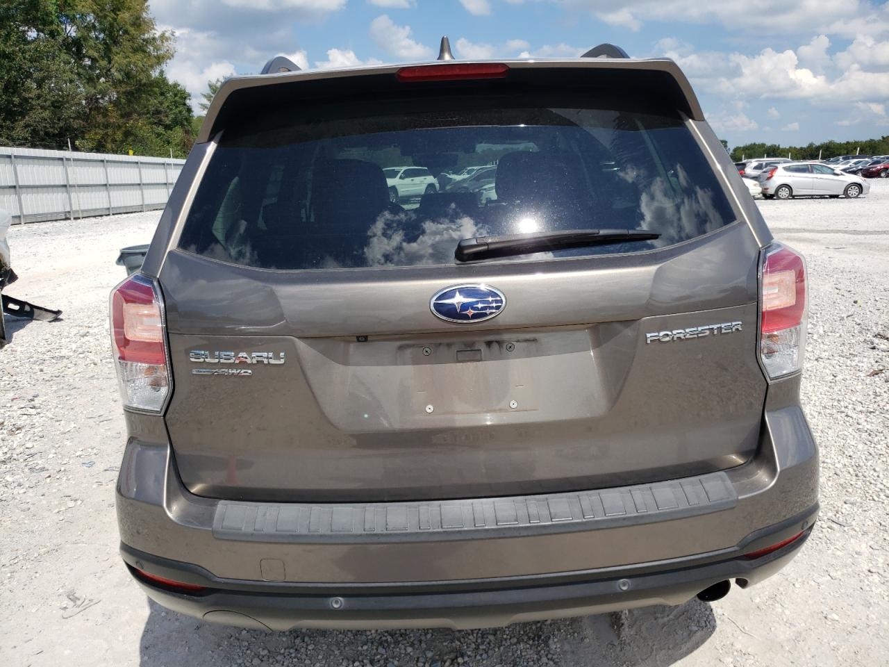 JF2SJAWC6JH518986 2018 Subaru Forester 2.5I Touring