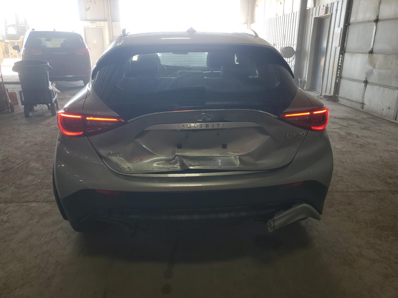 SJKCH5CR5HA033690 2017 Infiniti Qx30 Base