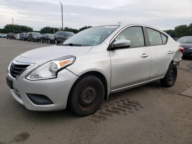 Sedans NISSAN VERSA 2016 Srebrny