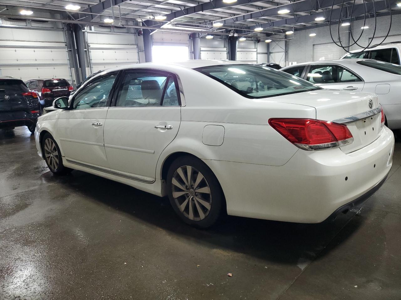 2012 Toyota Avalon - Image 2
