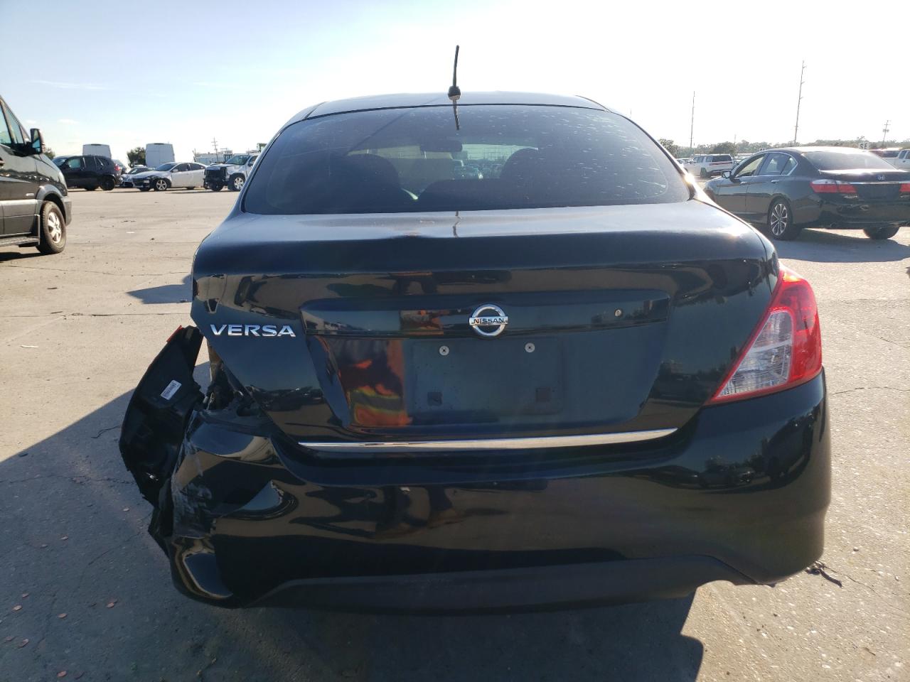 3N1CN7AP4FL830983 2015 Nissan Versa S