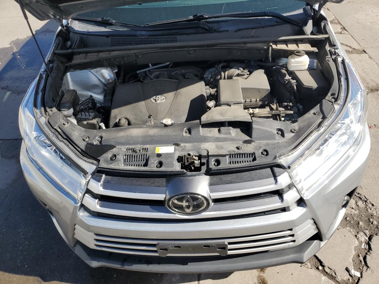 5TDJZRFH6KS736906 2019 Toyota Highlander Se