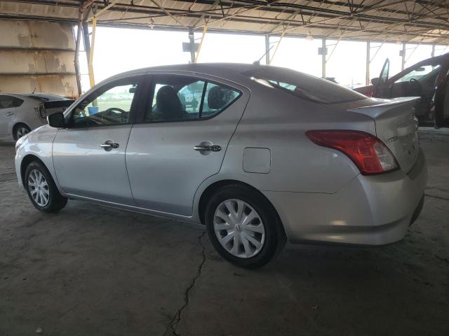 Sedans NISSAN VERSA 2016 Srebrny