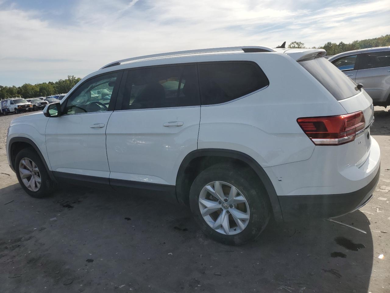 1V2DR2CA8JC524857 2018 VOLKSWAGEN ATLAS - Image 2