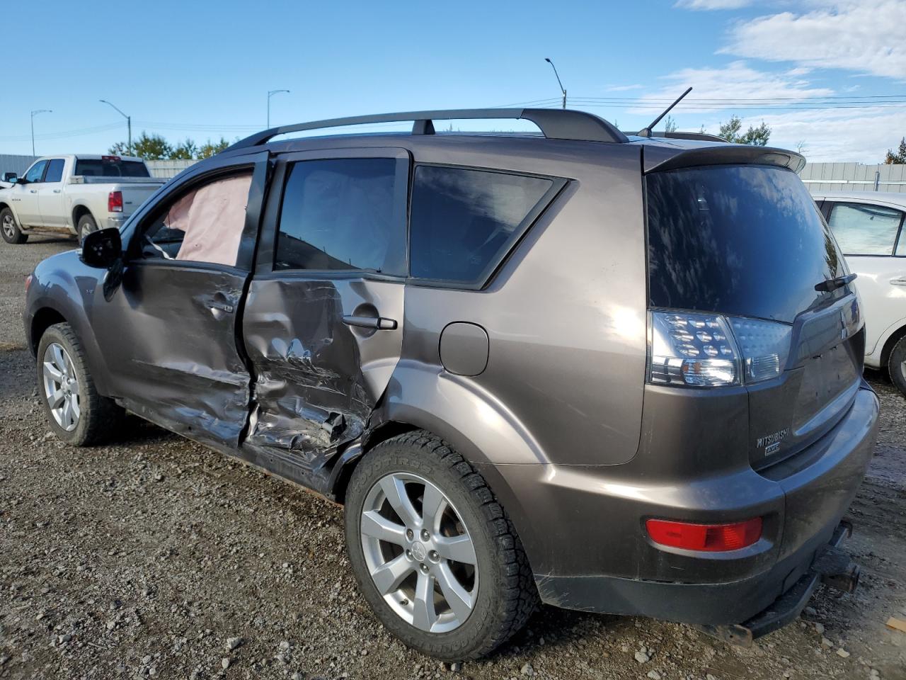 2012 Mitsubishi Outlander - Image 2