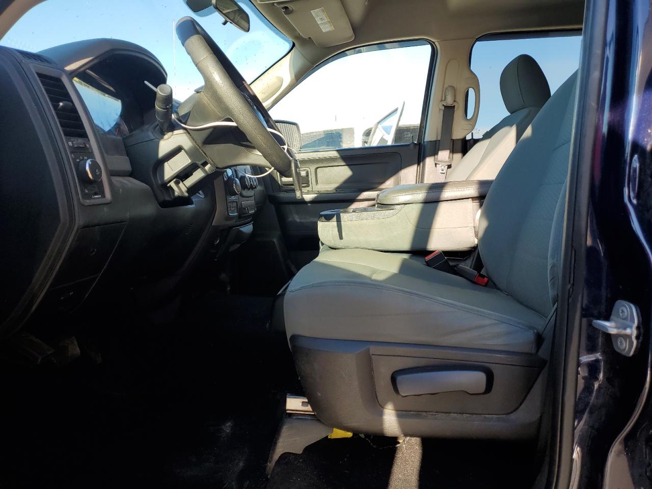 1C6RR7KT3JS142269 2018 Ram 1500 St
