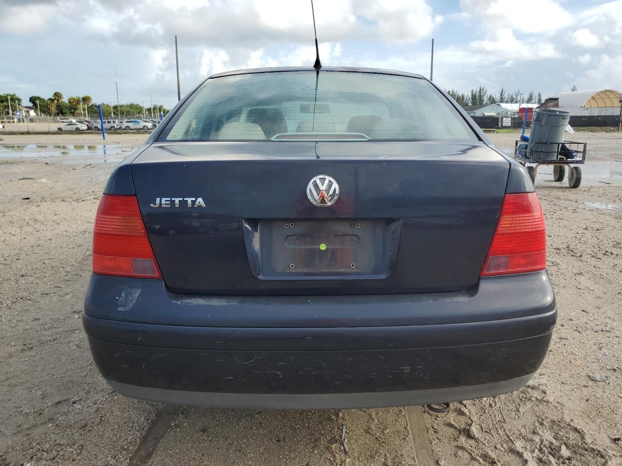 3VWSC29M5YM162598 2000 Volkswagen Jetta Gls