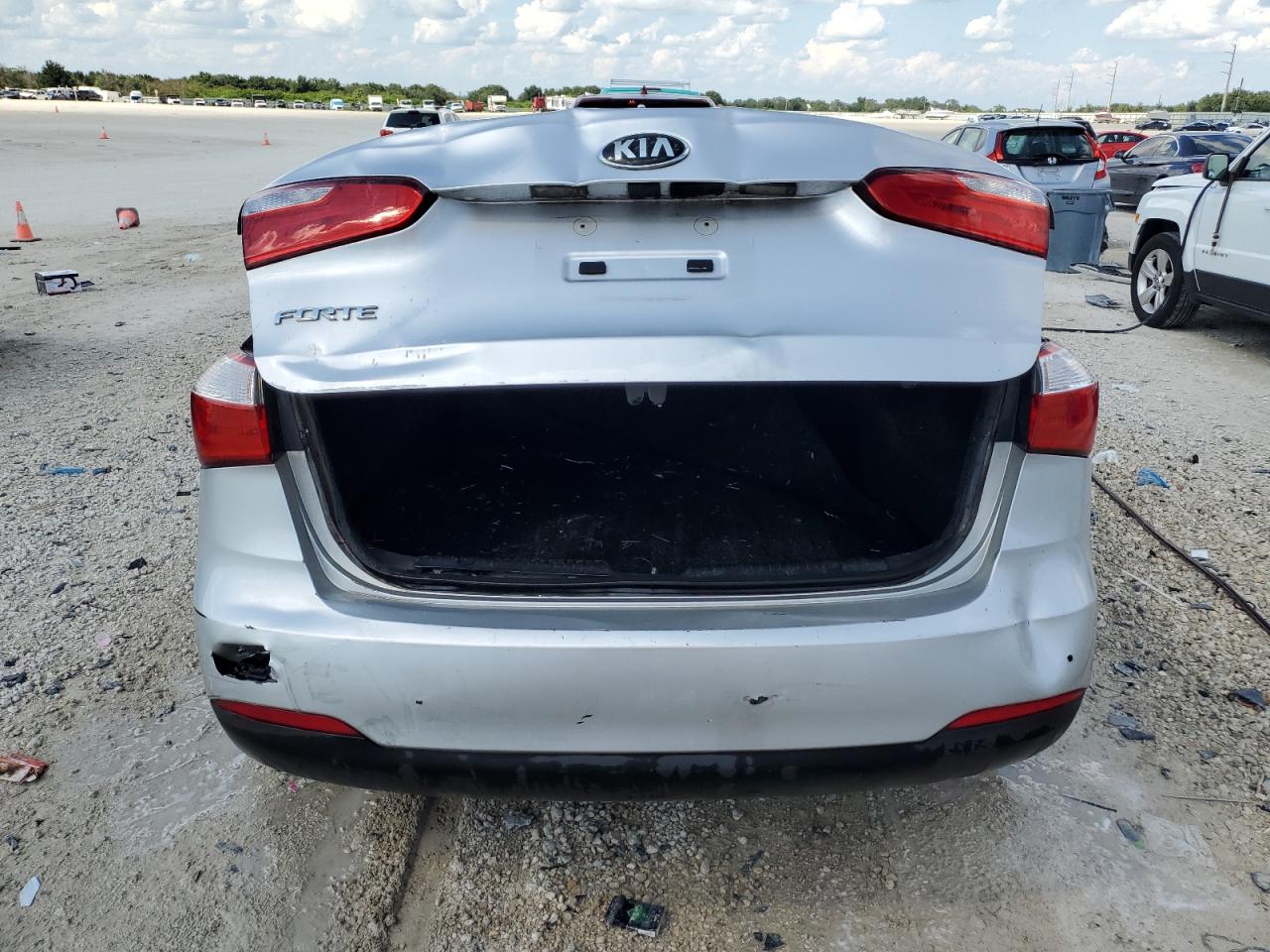 2016 Kia Forte - Image 6