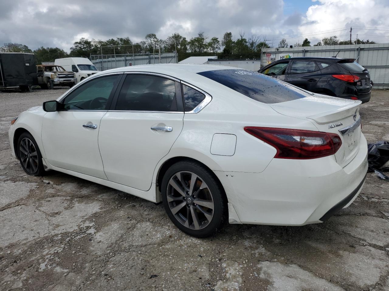 2017 Nissan Altima - Image 2