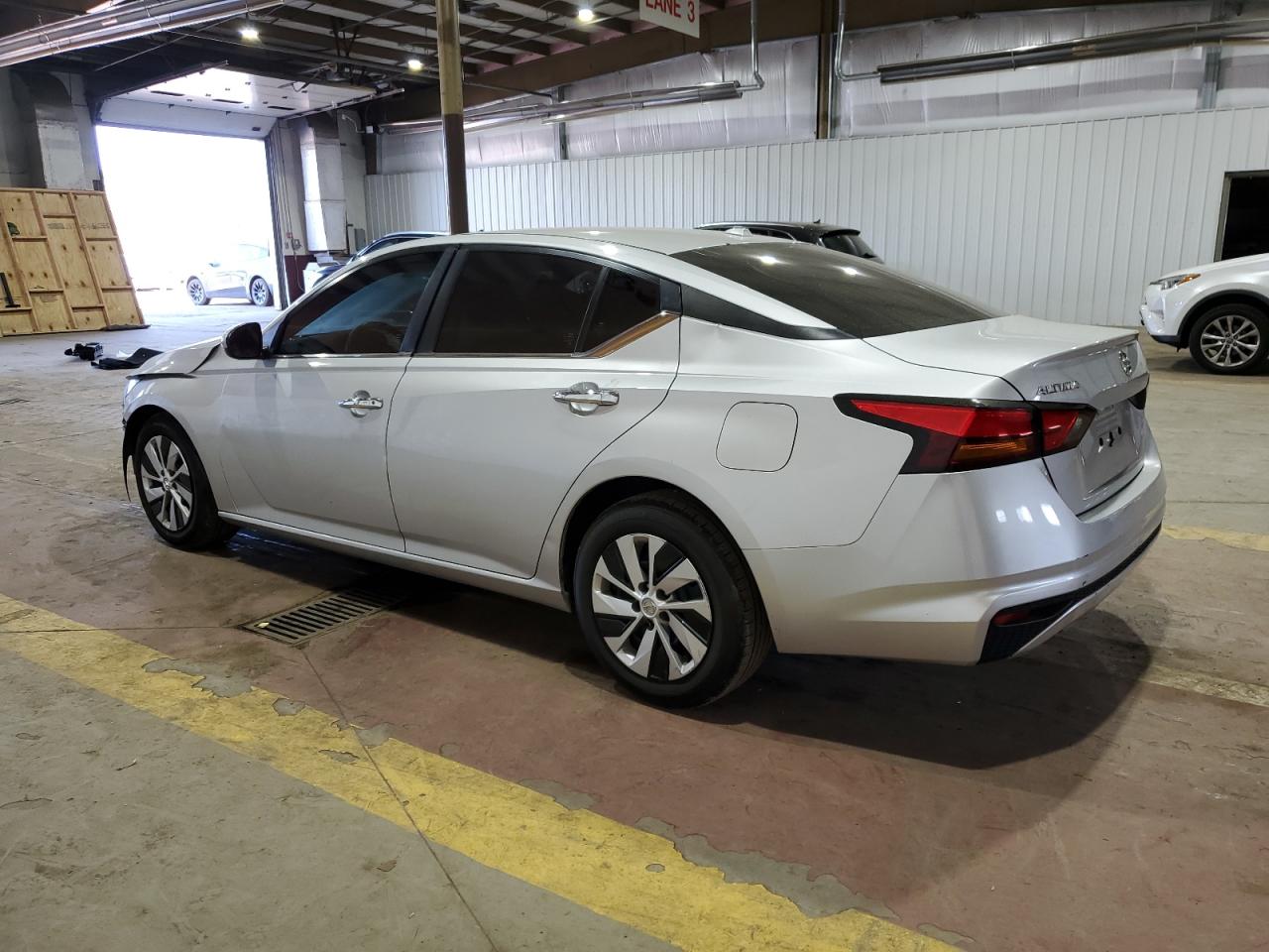 2019 Nissan Altima - Image 2