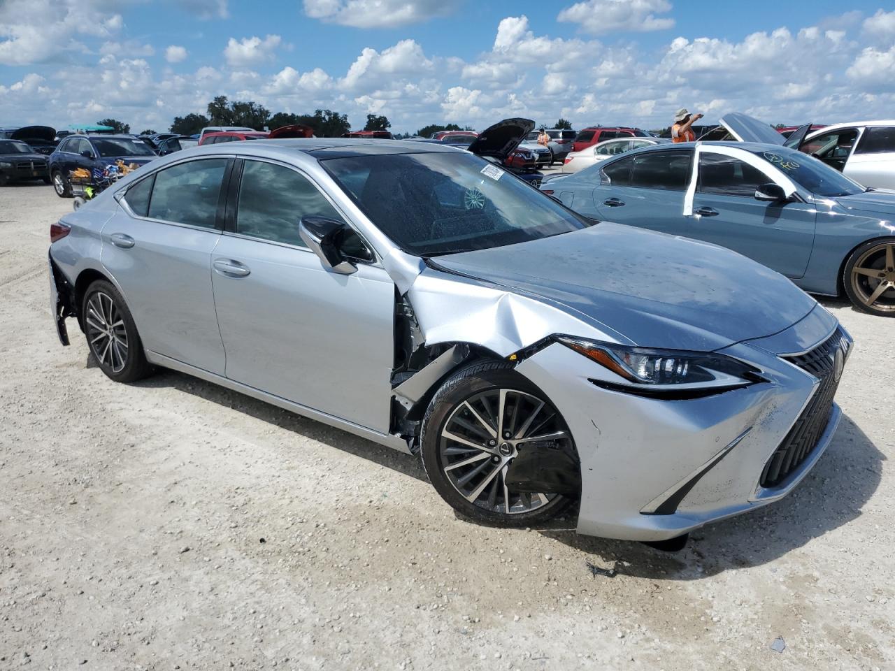 2023 Lexus ES - Image 4