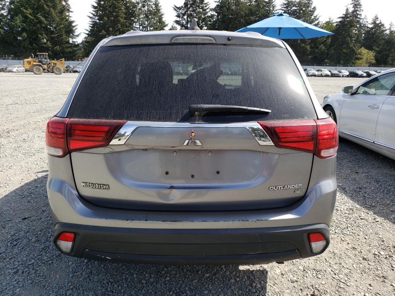 JA4AZ3A30JZ025363 2018 Mitsubishi Outlander Se