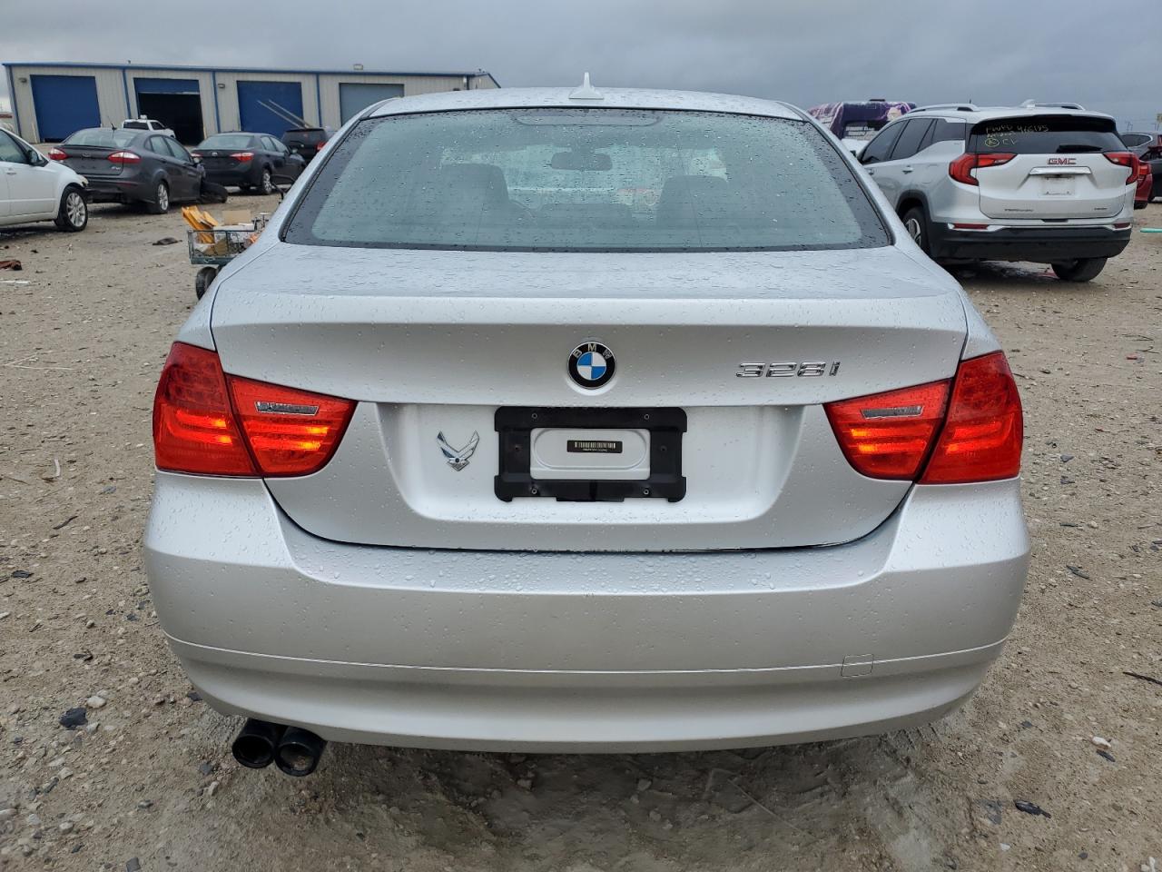 WBAPH7C52BE852490 2011 BMW 328 I