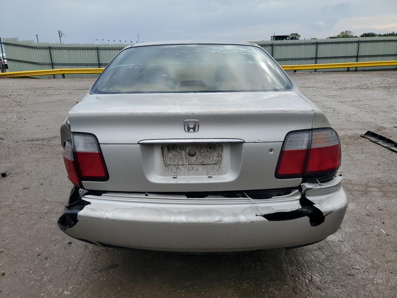 1996 Honda Accord Dx 25Th Anniversary VIN: 1HGCD5689TA102960 Lot: 71468394