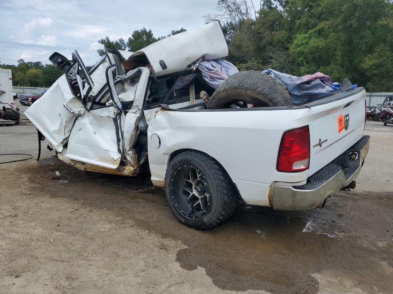 2016 RAM 1500 - Image 2