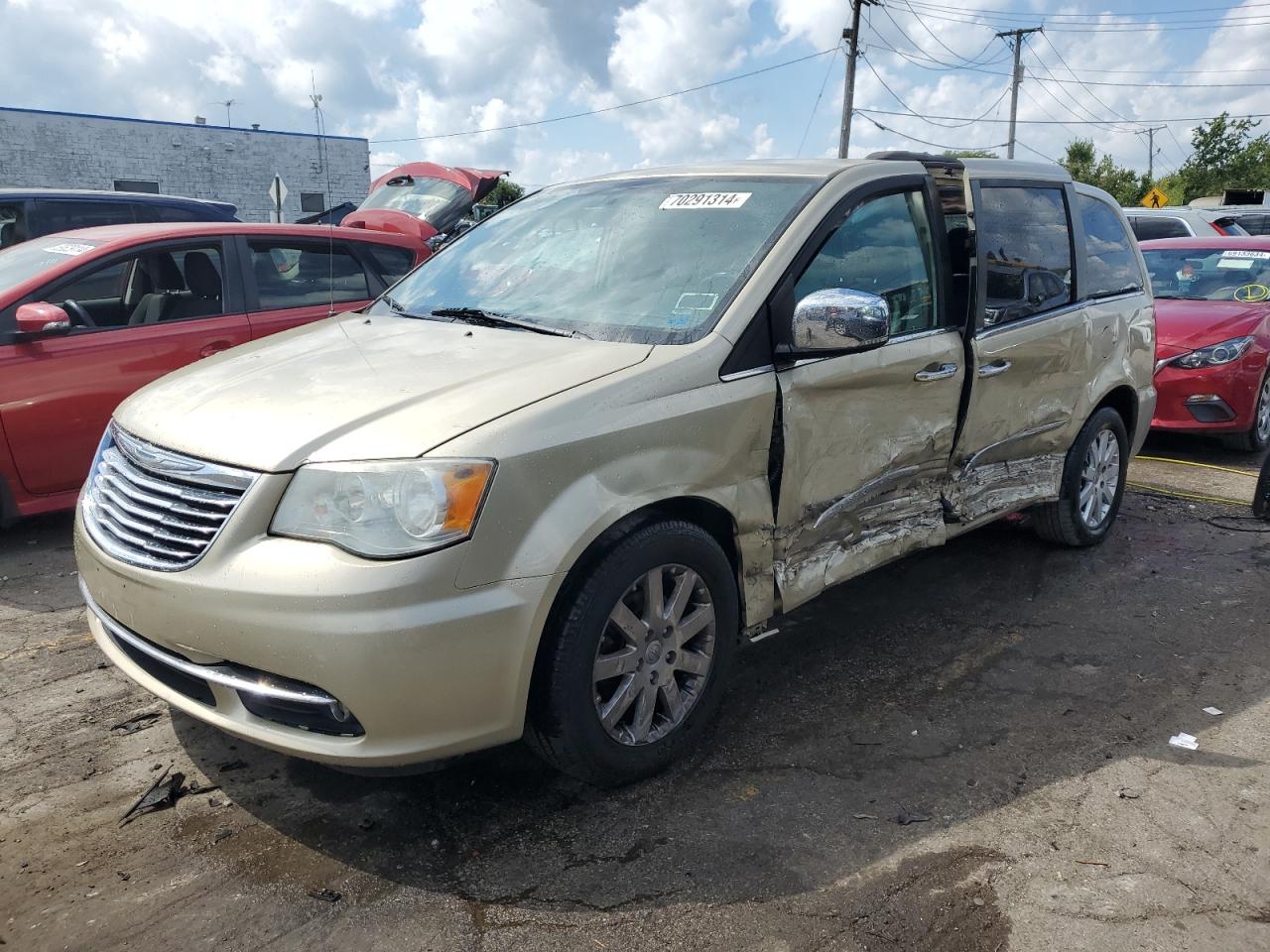2011 Chrysler Town & Country Touring L en Venta en Chicago Heights, IL - Side