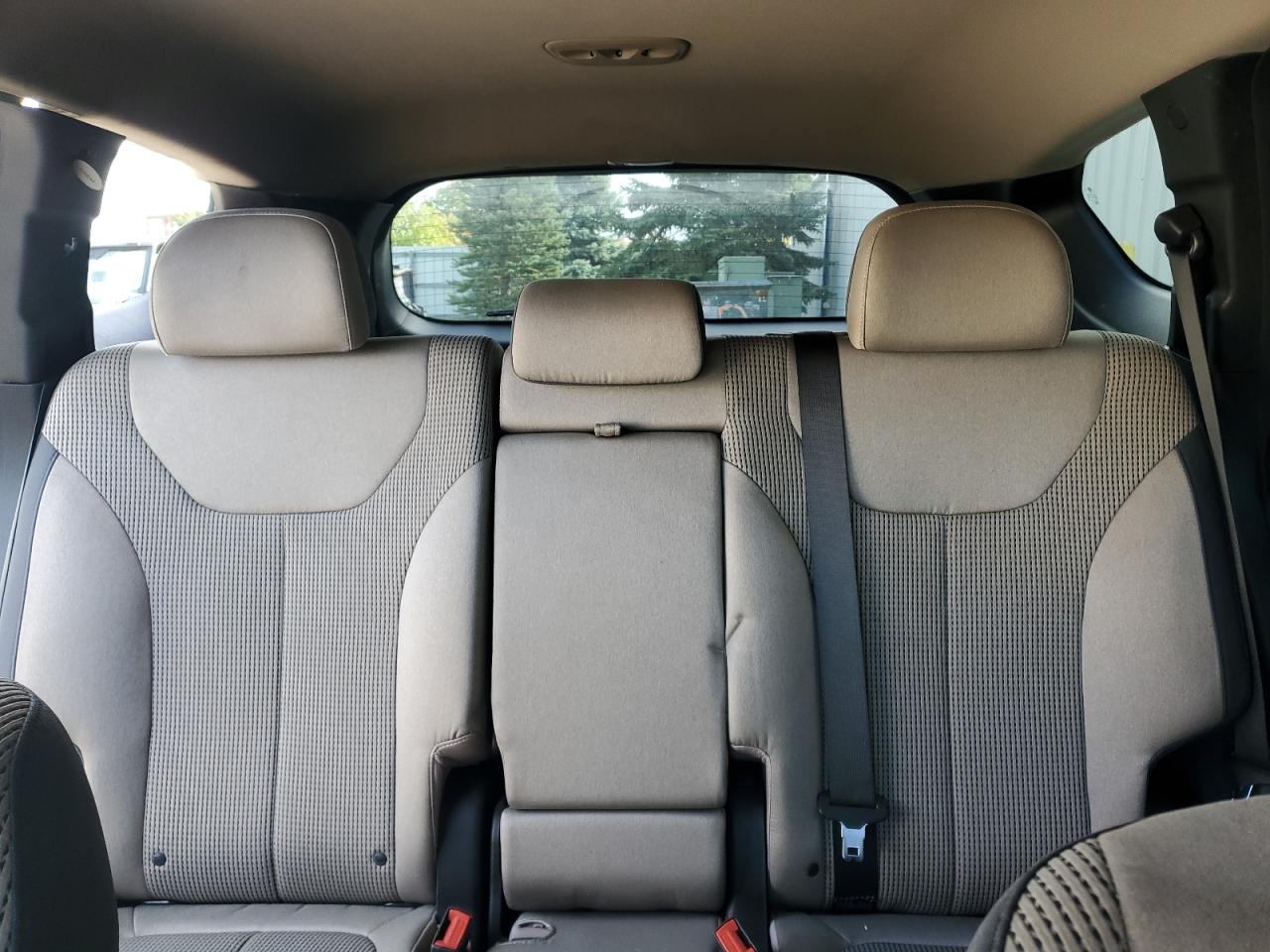 2020 Hyundai Santa Fe - Image 10