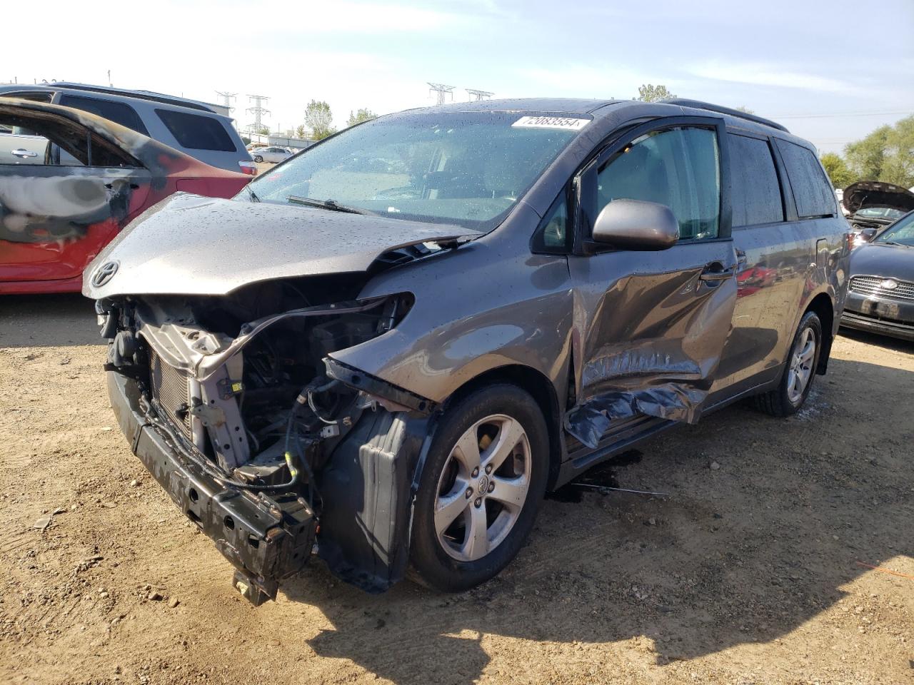 5TDKZ3DC9HS892116 2017 TOYOTA SIENNA - Image 1