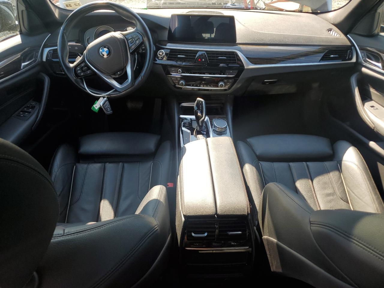 WBAJE7C59KWW14841 2019 BMW 540 Xi