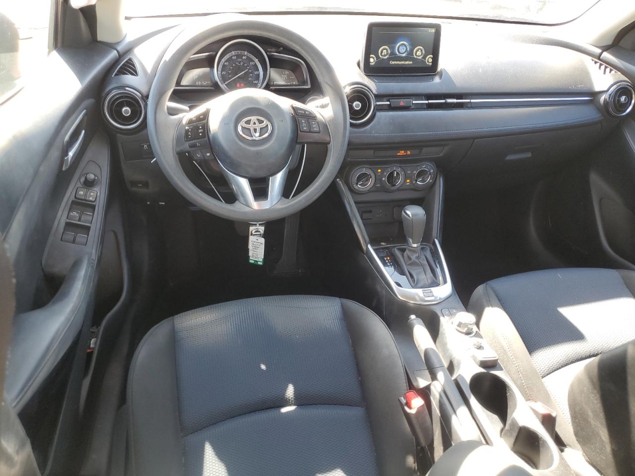 3MYDLBYV0JY300070 2018 Toyota Yaris Ia