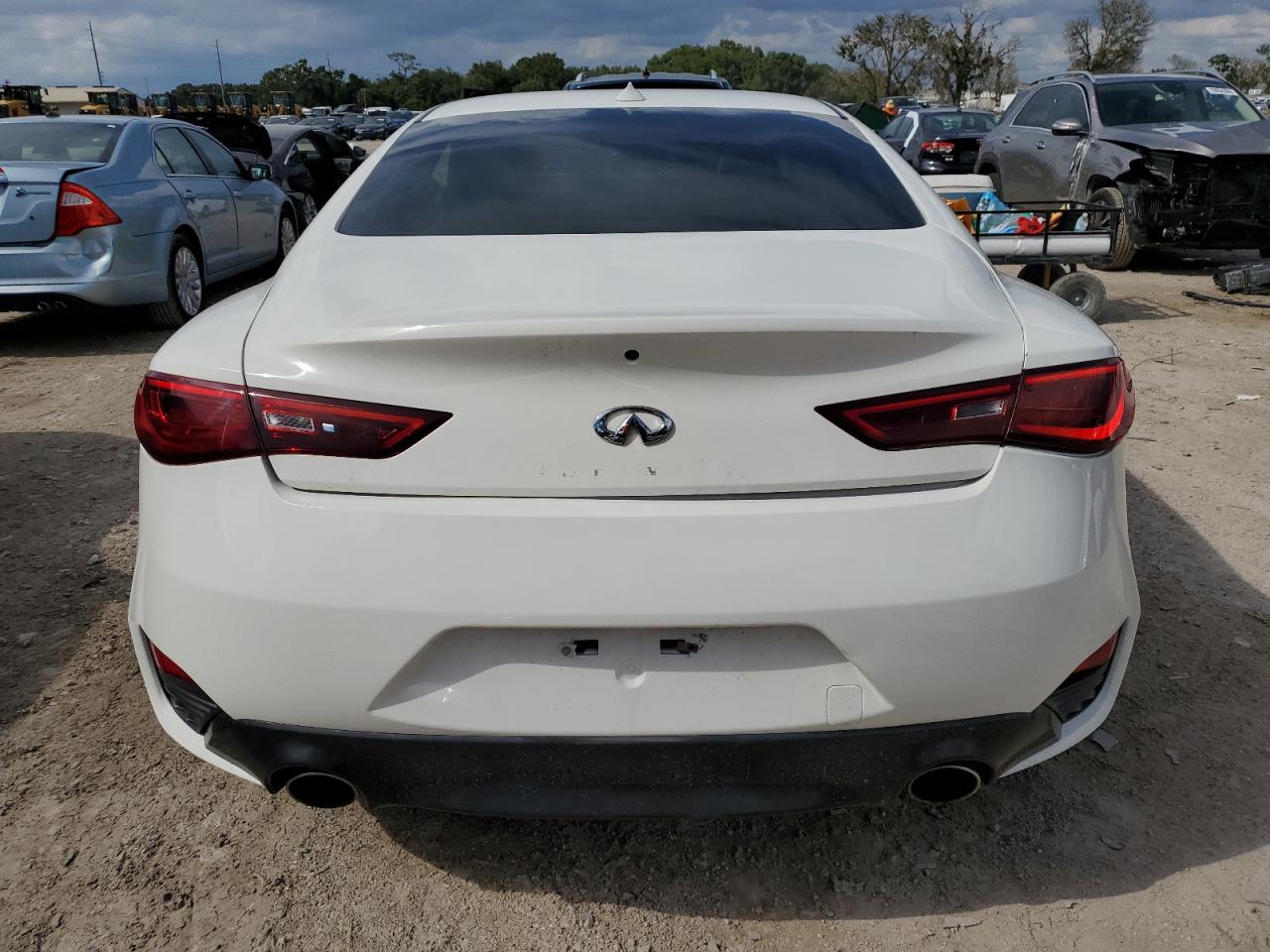 JN1EV7EK1HM363697 2017 Infiniti Q60 Premium