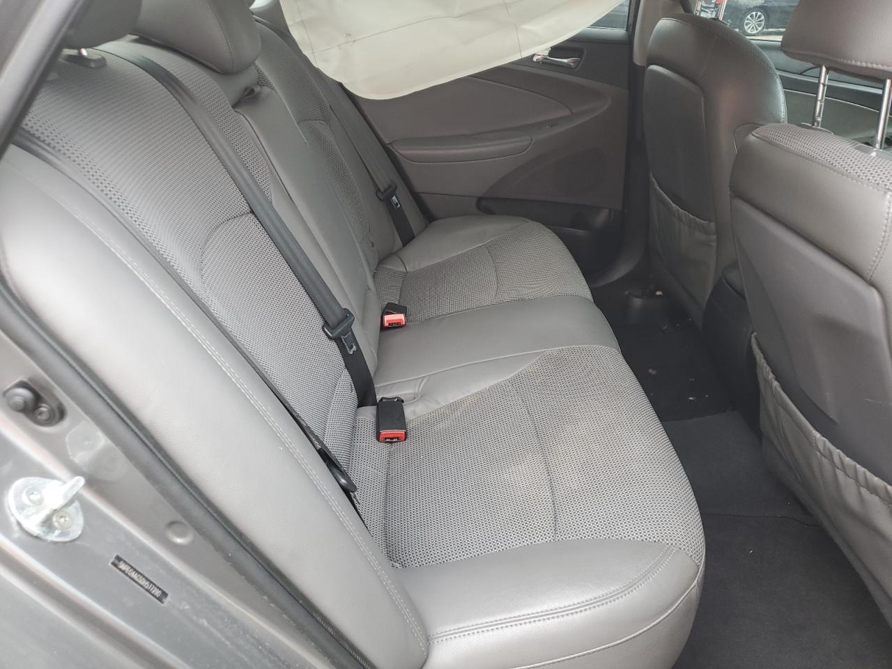 2013 Hyundai Sonata - Image 10