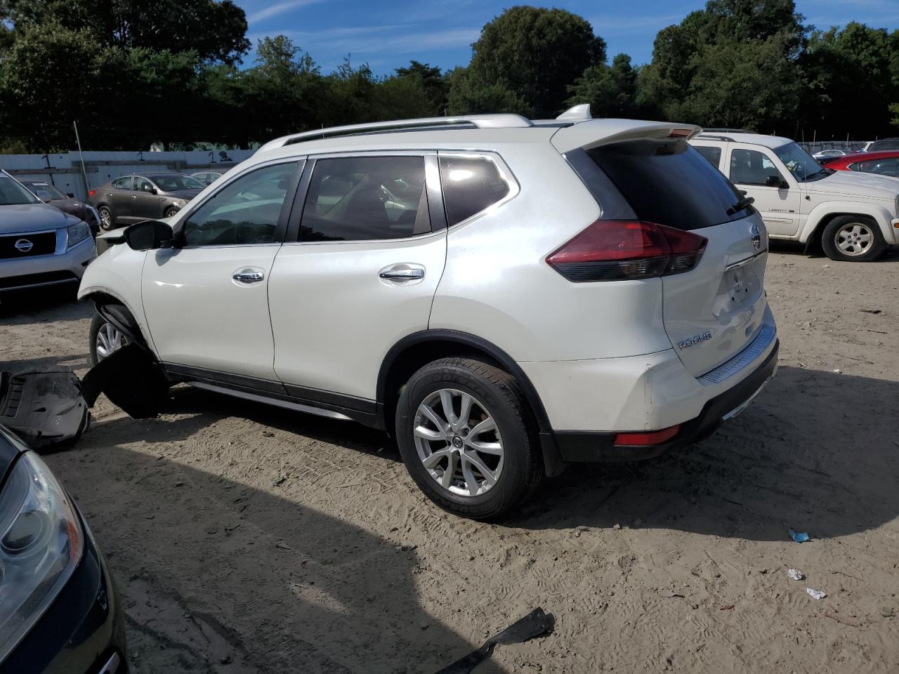 5N1AT2MV5JC800785 2018 NISSAN ROGUE - Image 2