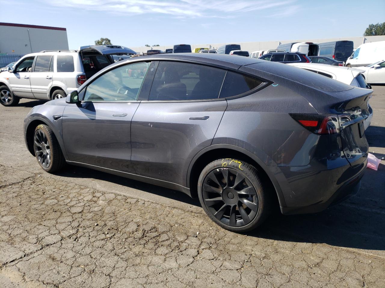 VIN 7SAYGDEE2PA080228 2023 TESLA MODEL Y no.2