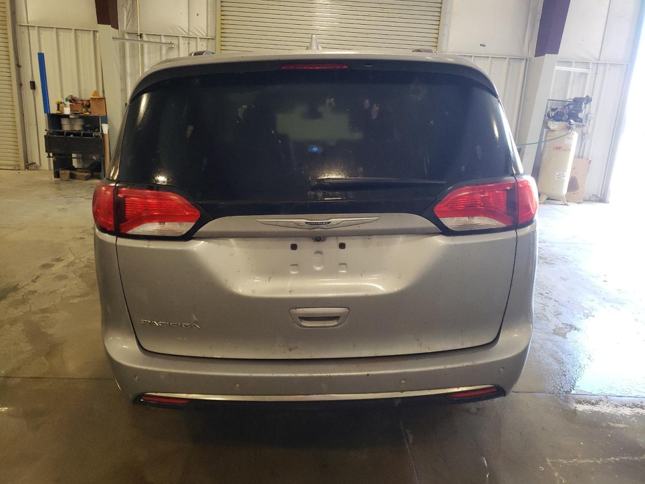 2019 Chrysler Pacifica - Image 6