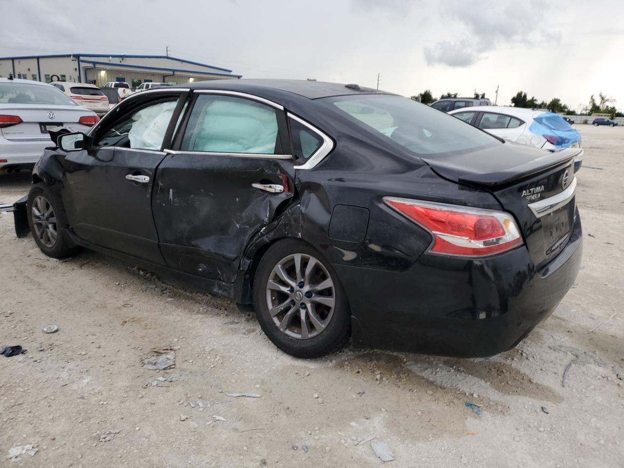 2015 Nissan Altima - Image 2