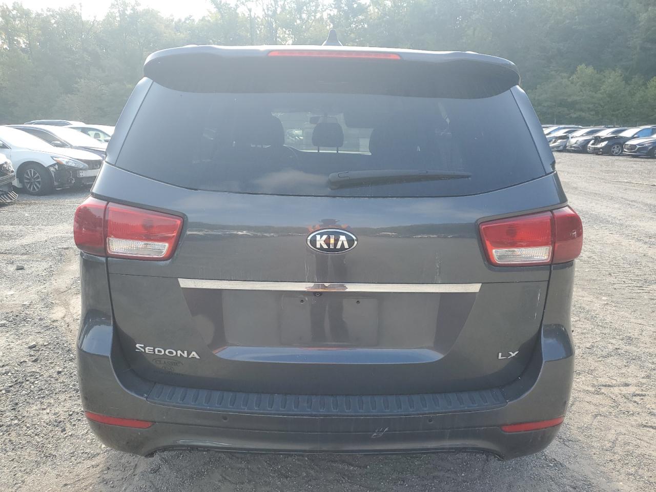 KNDMB5C11G6127702 2016 Kia Sedona Lx