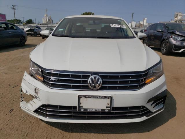  VOLKSWAGEN PASSAT 2017 Білий