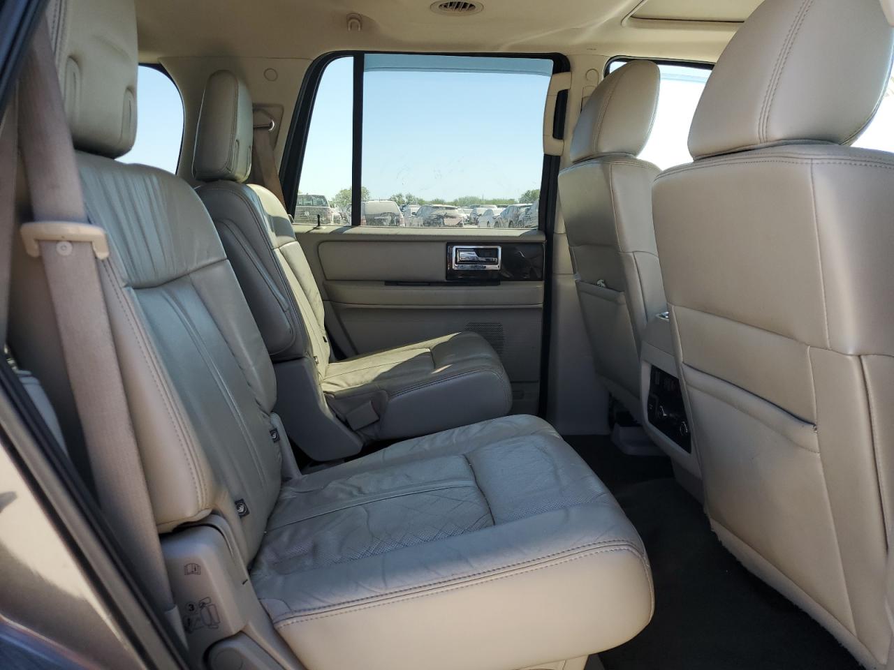 5LMJJ2HT8FEJ12528 2015 Lincoln Navigator