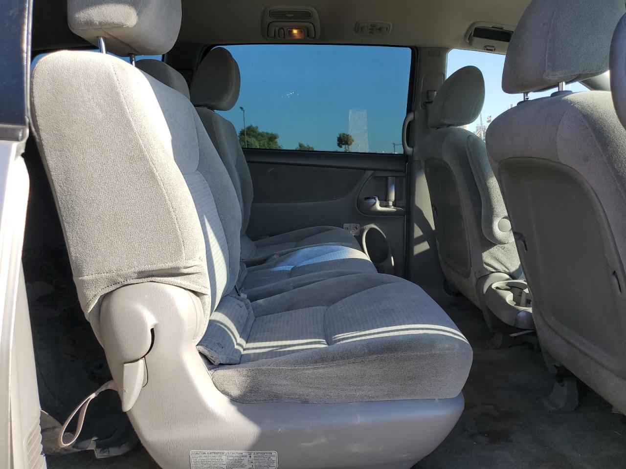 2010 Toyota Sienna - Image 11