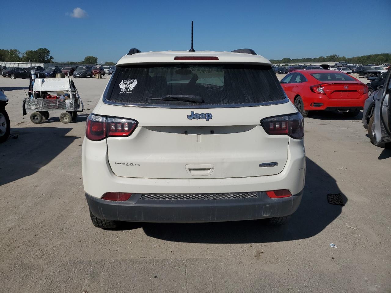 3C4NJCBB3JT266538 2018 Jeep Compass Latitude