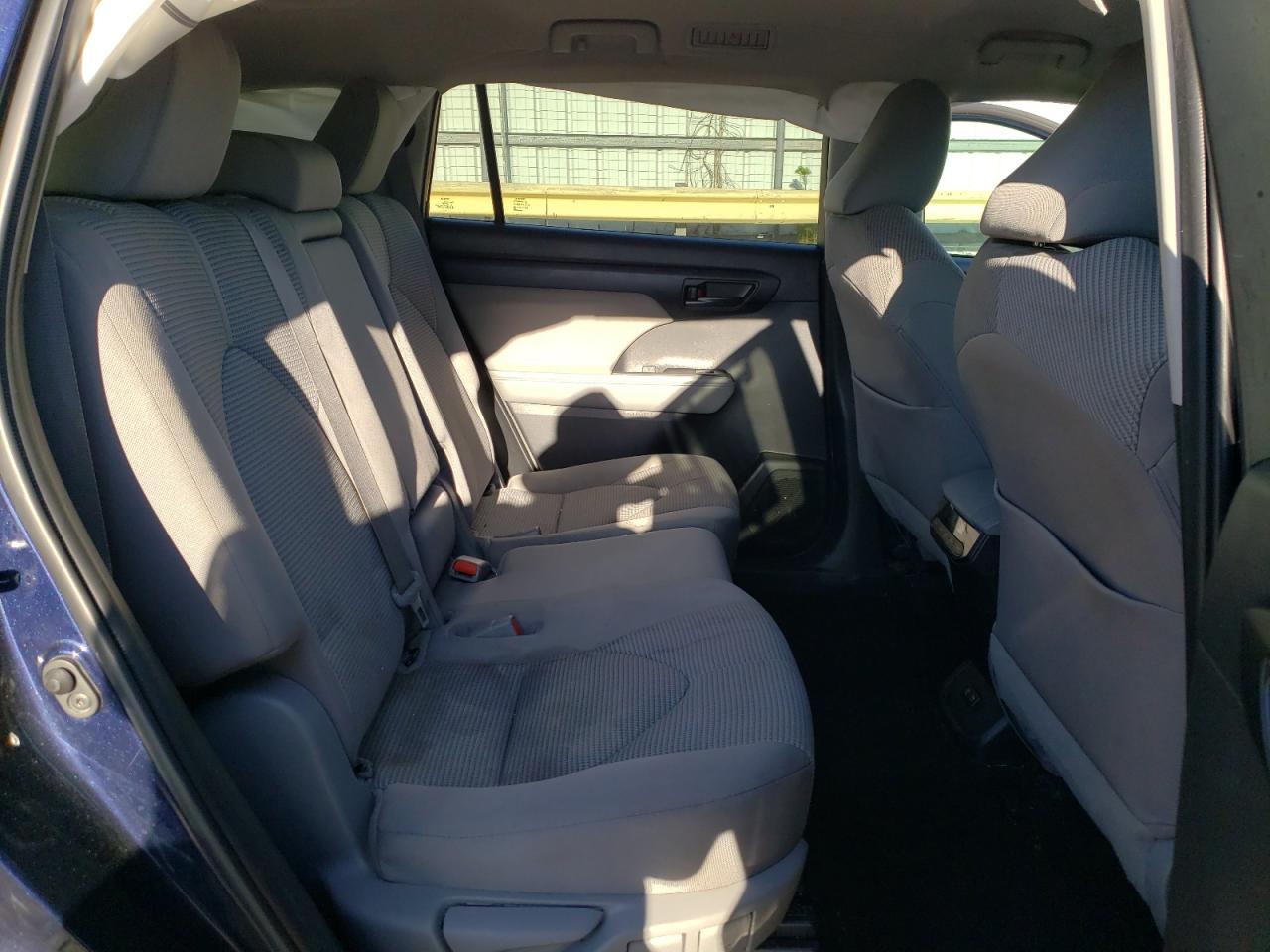 2020 Toyota Highlander - Image 12