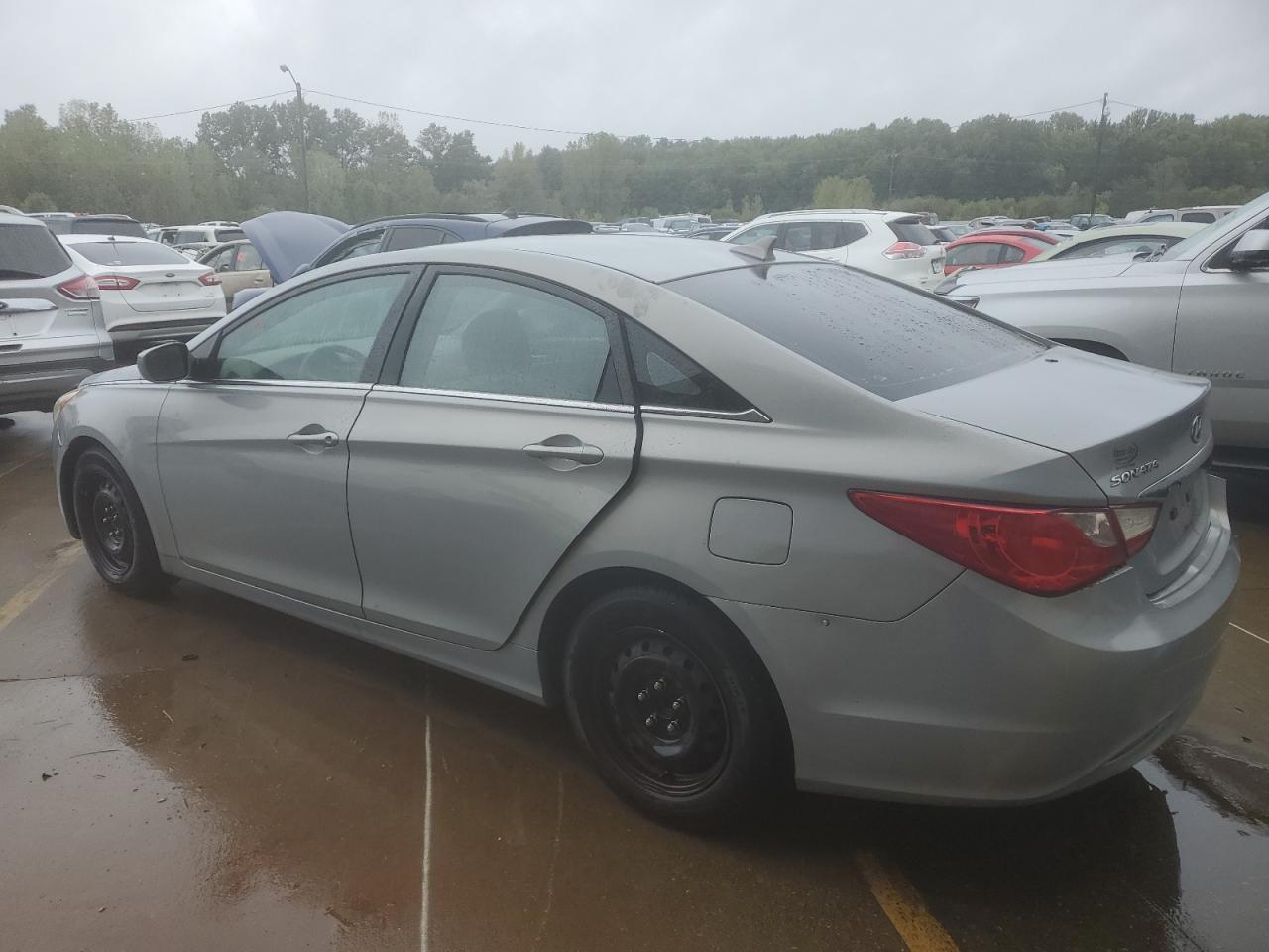 2011 Hyundai Sonata - Image 2
