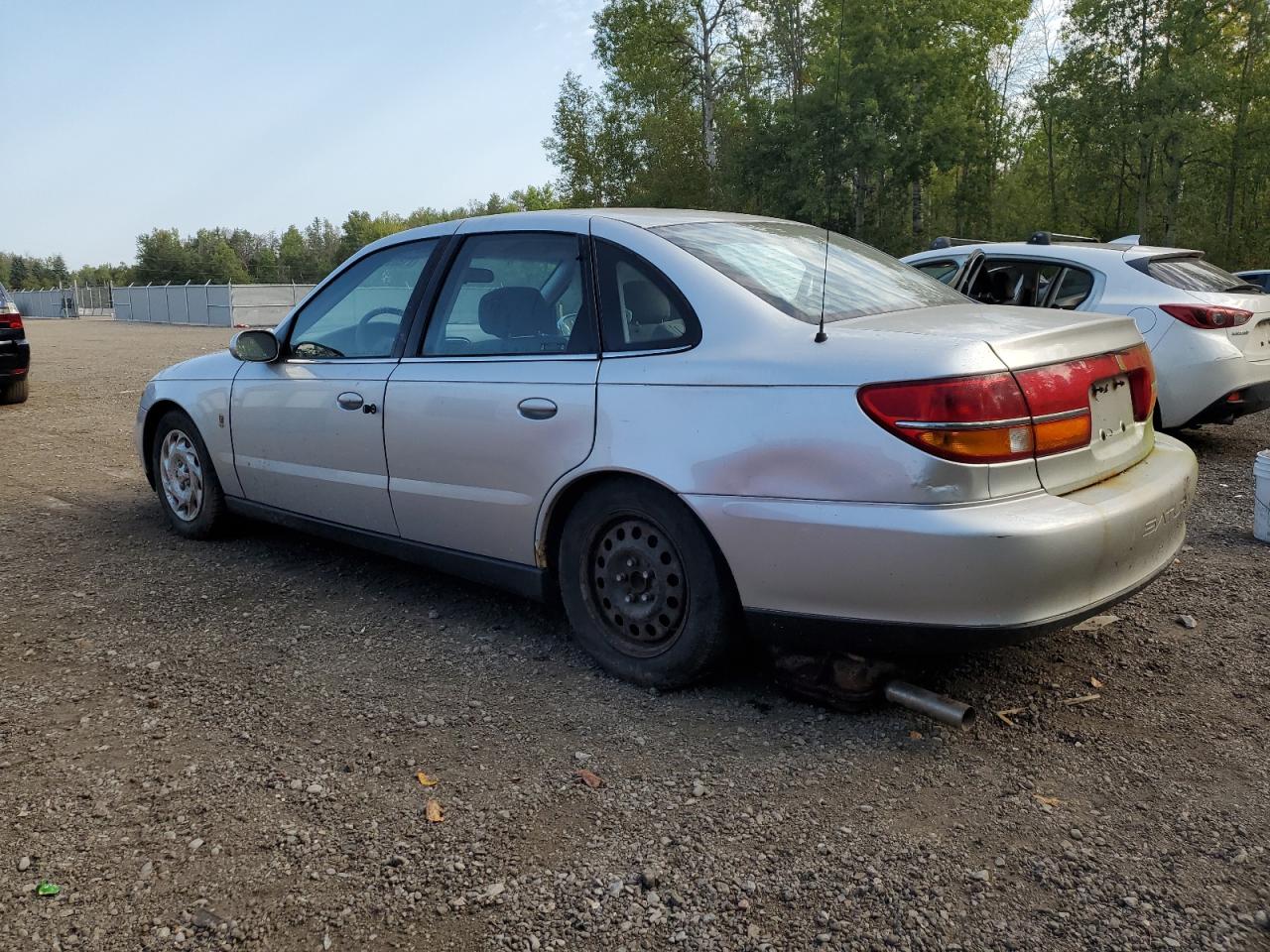 2001 Saturn LW - Image 2