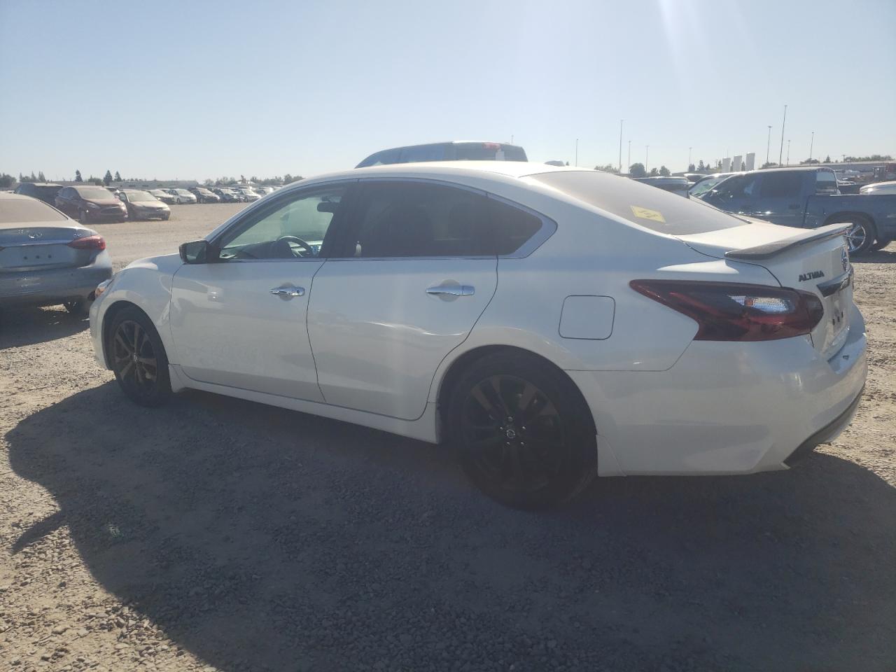 1N4AL3AP3JC219002 2018 NISSAN ALTIMA - Image 2